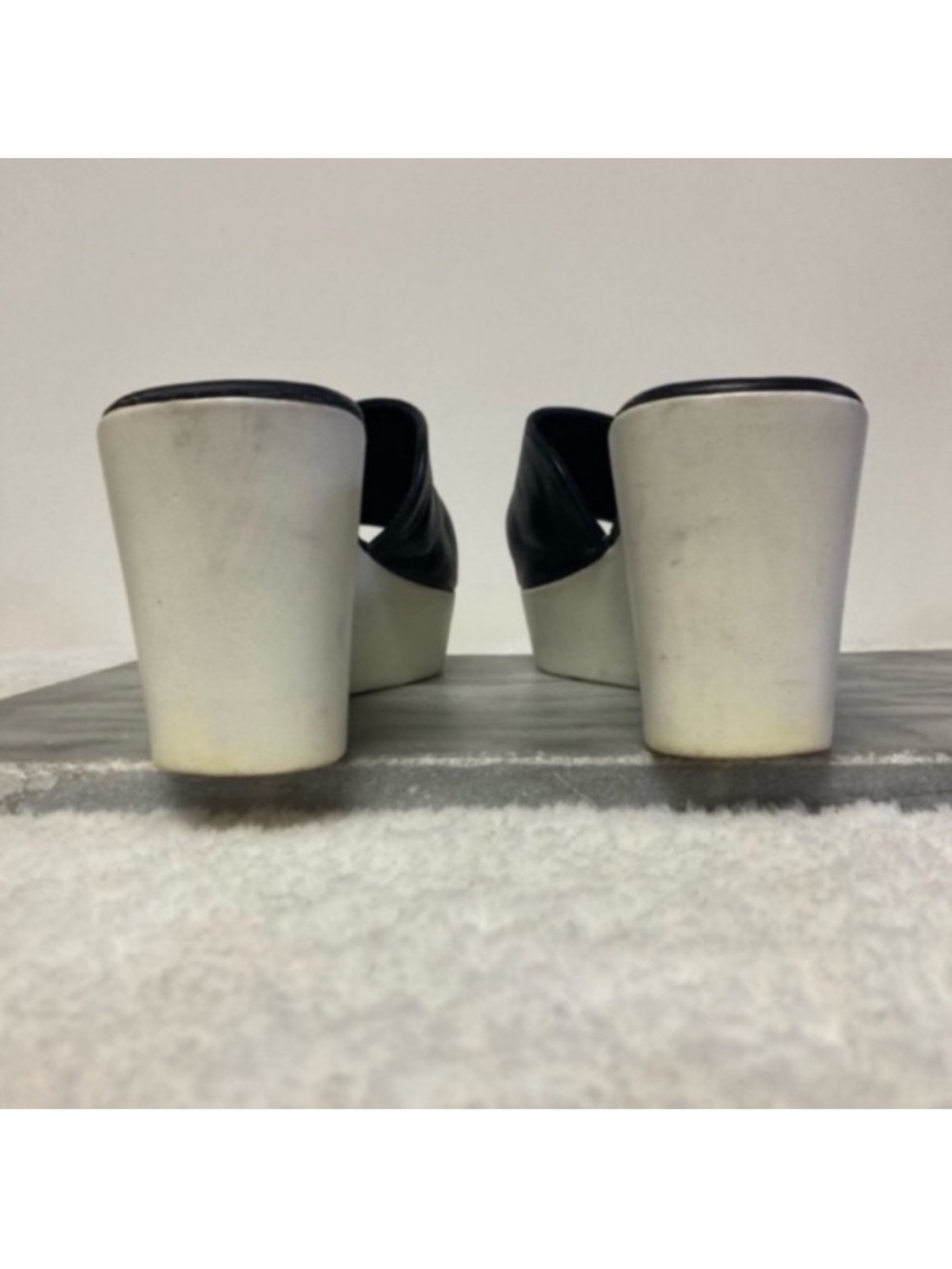 Bueno Leather Wedge Sandals Size 9 Slip Ons Heels Black White Classic Minimalist - Picture 5 of 11